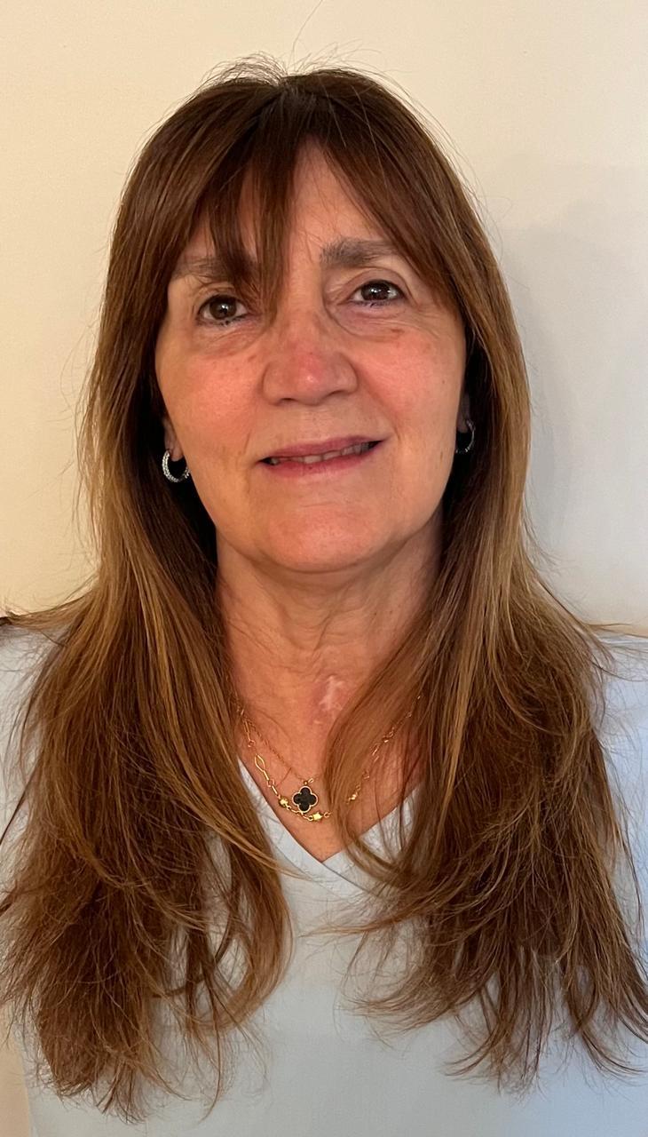 Dra. Monica Gonzalez — Ortodoncista especializada en alineadores invisibles